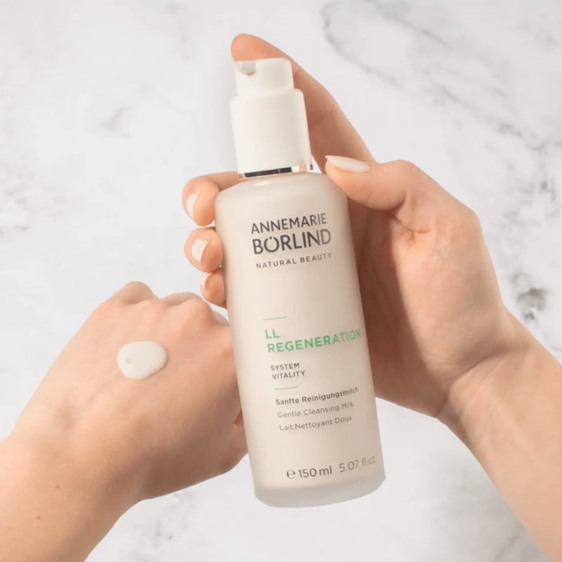 Annemarie Borlind LL Regeneration Reinigingsmelk (150 ml.)+ Gratis oogcrème
[mwwsrc:97ff1fb290a14d79c5b3aff7fcf3aa35673e2a52.jpg]