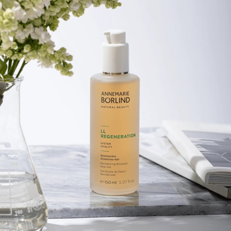 Annemarie Borlind LL Regeneration Blutentau Gelei (150 ml) + Gratis oogcrème
[mwwsrc:ee2688e6422d95254cdca81776681e954661d2fe.jpg]